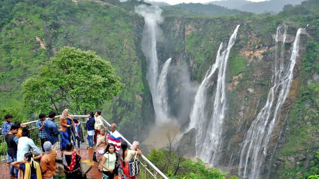 Western Ghat Waterfalls: पश्चिमी घाट के इन वाटरफॉल्स को ना देखा तो क्या देखा, आज ही बनाएं प्लान