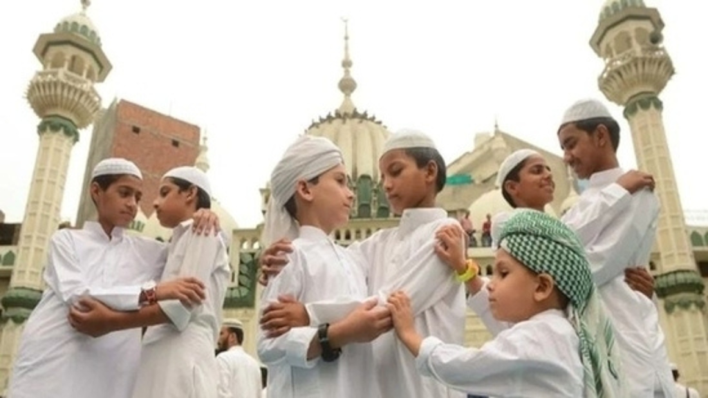 Eid-e-Milad-un-Nabi 2025: कल है ईद-ए-मिलाद-उन-नबी, जानें क्यों मनाते हैं यह त्योहार