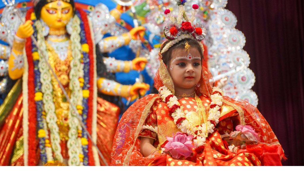   Maha Ashtami 2025: कल है महाअष्टमी, मां गौरी की पूजा में जरूर शामिल करें ये 5 चीजें 