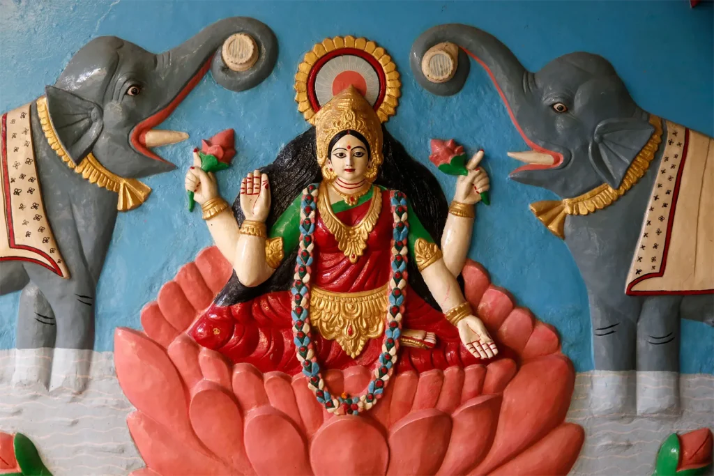 Diwali 2025: भगवान राम और देवी लक्ष्मी के बीच अनकहा पौराणिक संबंध, जो आपको अवश्य जानना चाहिए  