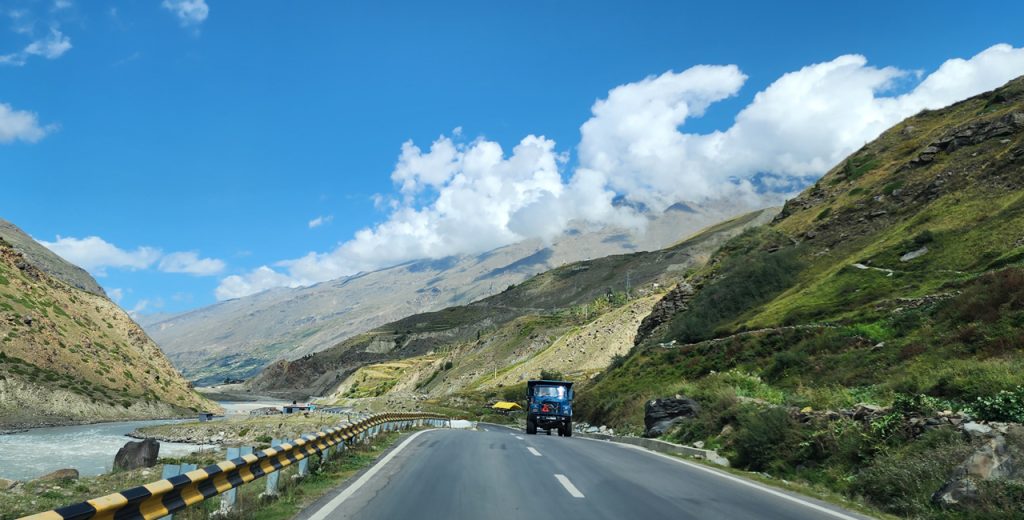 Beautiful Highway: आनंद महिंद्रा ने इस हाईवे को बताया सबसे खूबसूरत, जानें कहां हैं यह स्थित   