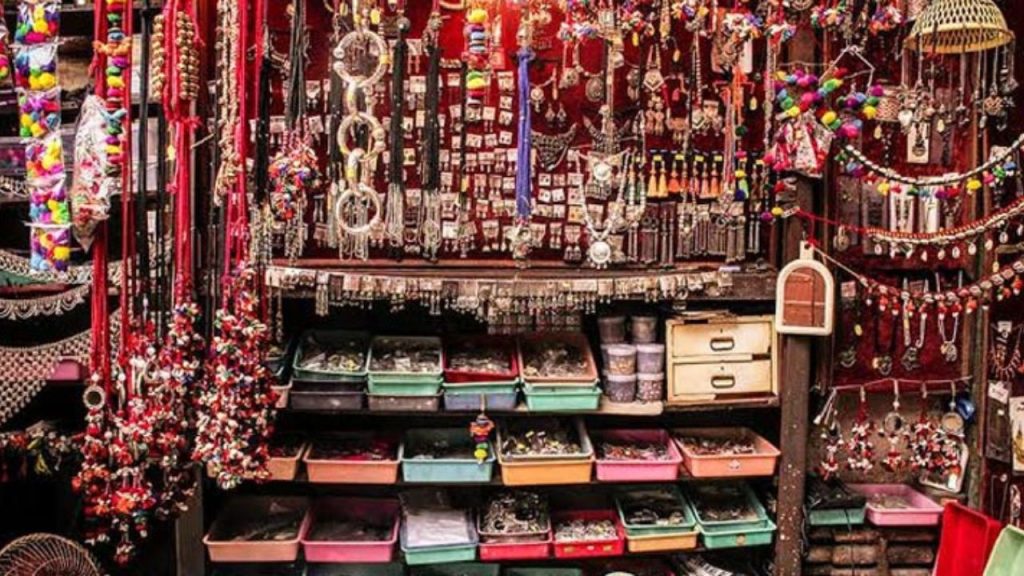 Places for Diwali Shopping: दिवाली शॉपिंग के लिए ये पांच जगह हैं बेस्ट, एक बार जरूर जाएँ 