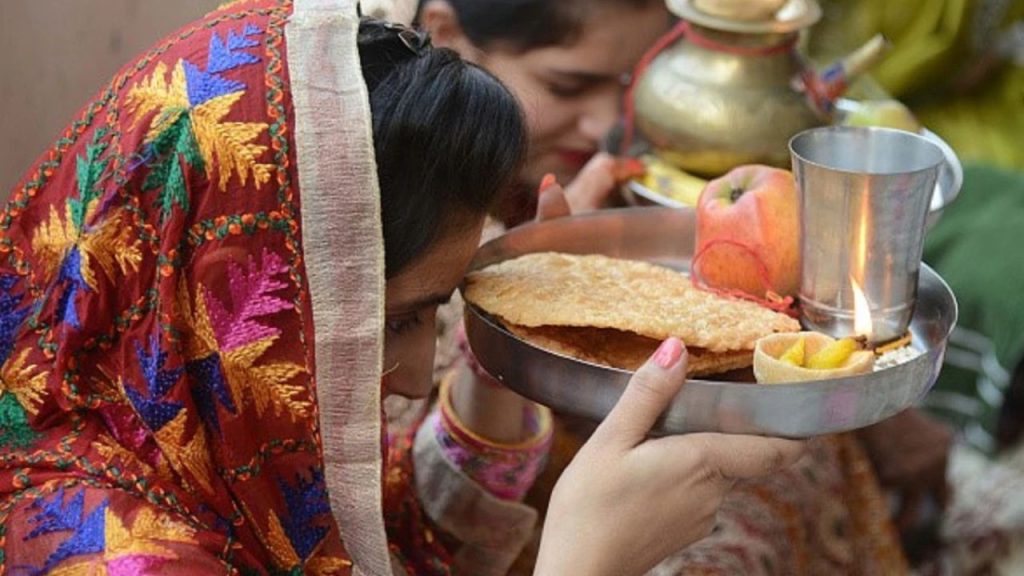 Karwa Chauth Significance: करवा चौथ पर जानें रानी वीरवती की कहानी और विश्वास की शक्ति