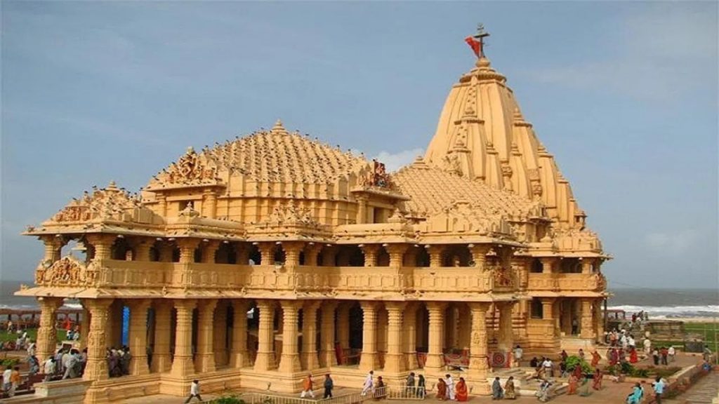 Temple Tourism: कार्तिक पूर्णिमा में इन मंदिरों का दर्शन करने से खुल जाते हैं किस्मत के दरवाज़े 
