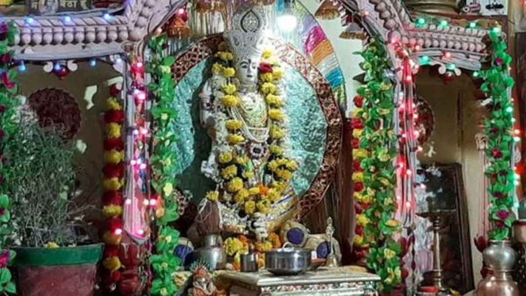   Dhanteras 2025: धनतेरस पर भगवान धन्वंतरि के इन मंदिरों का दर्शन से होगी हर मनोकामना पूर्ण 