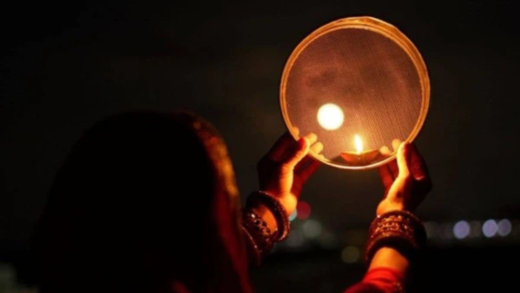 Karwa Chauth 2025: कब हुई थी करवा चौथ की शुरुआत, क्या हैं इससे जुड़ी मान्यताएं? जानिए सबकुछ    