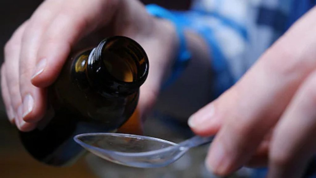 Cough Syrup Death: एमपी, राजस्थान में कफ सिरप पीने से 10 की मौत, जानें क्यों हो जाती है ये खतरनाक