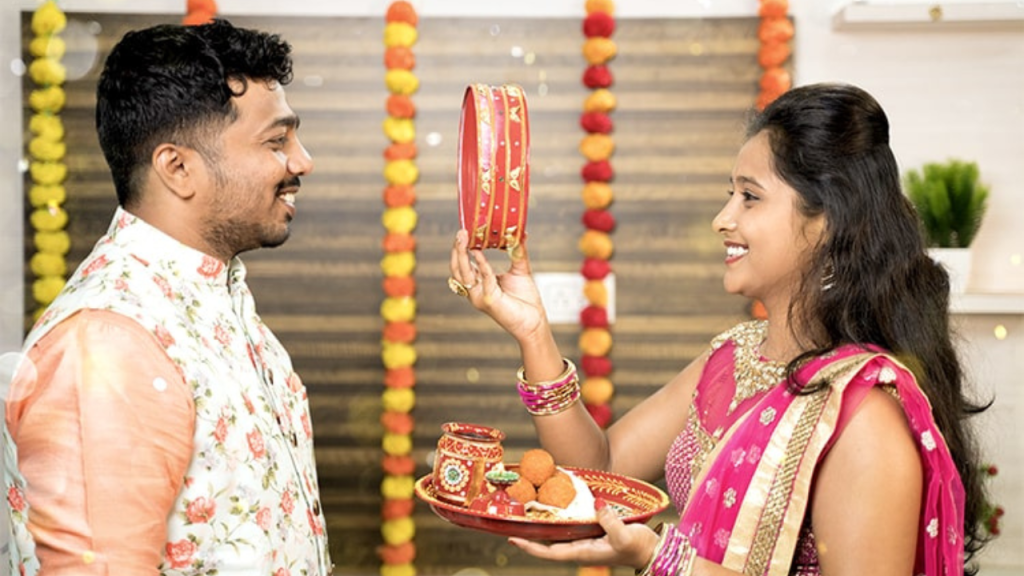 Karwa Chauth 2025: कब हुई थी करवा चौथ की शुरुआत, क्या हैं इससे जुड़ी मान्यताएं? जानिए सबकुछ    