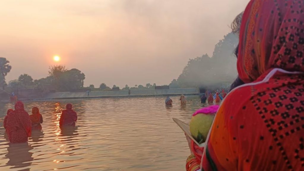 Chhath Puja 2025: छठ पूजा पर जानिए सूर्य देव और छठी मैया की पूजा का महत्व