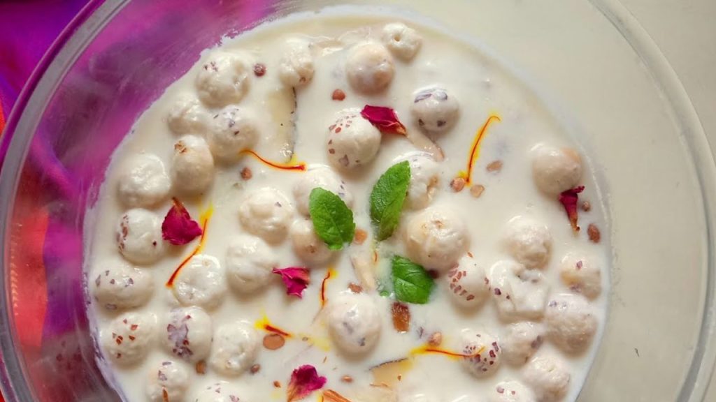     Tulsi Vivaah Prasad: तुलसी विवाह के दिन इन 5 प्रसादों का विशेष है महत्त्व, आप भी जान लीजिए 