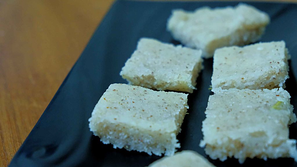 Diwali Sweets Recipes: दिवाली पर घर में बनाइए ये स्वादिष्ट मिठाइयां, लोग तारीफ करते नहीं थकेंगे