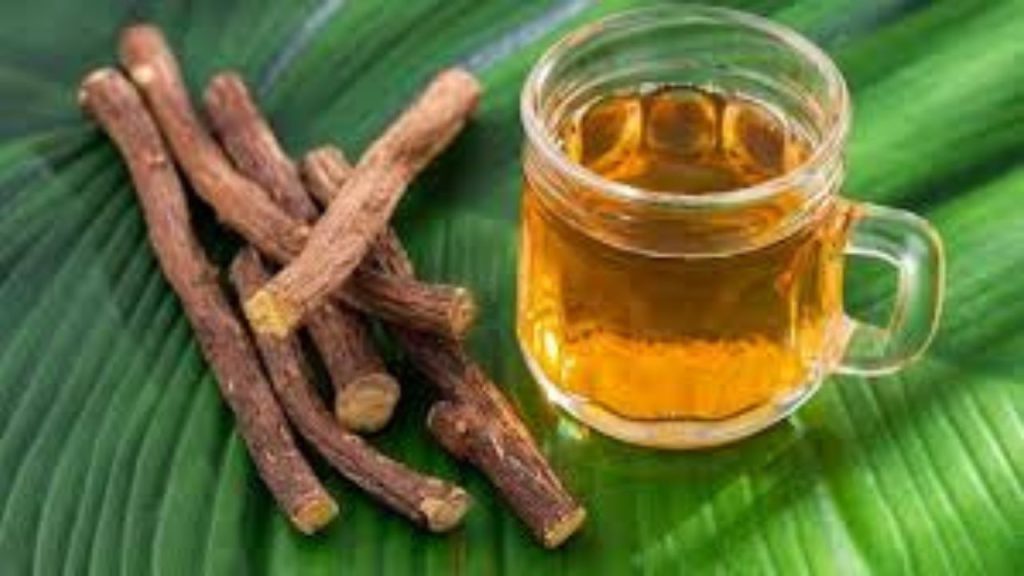 Cold Care Tips: सुखी खांसी से हैं परेशान तो जल्दी ही अपनाएं ये 5 उपाय, मिलेगी राहत