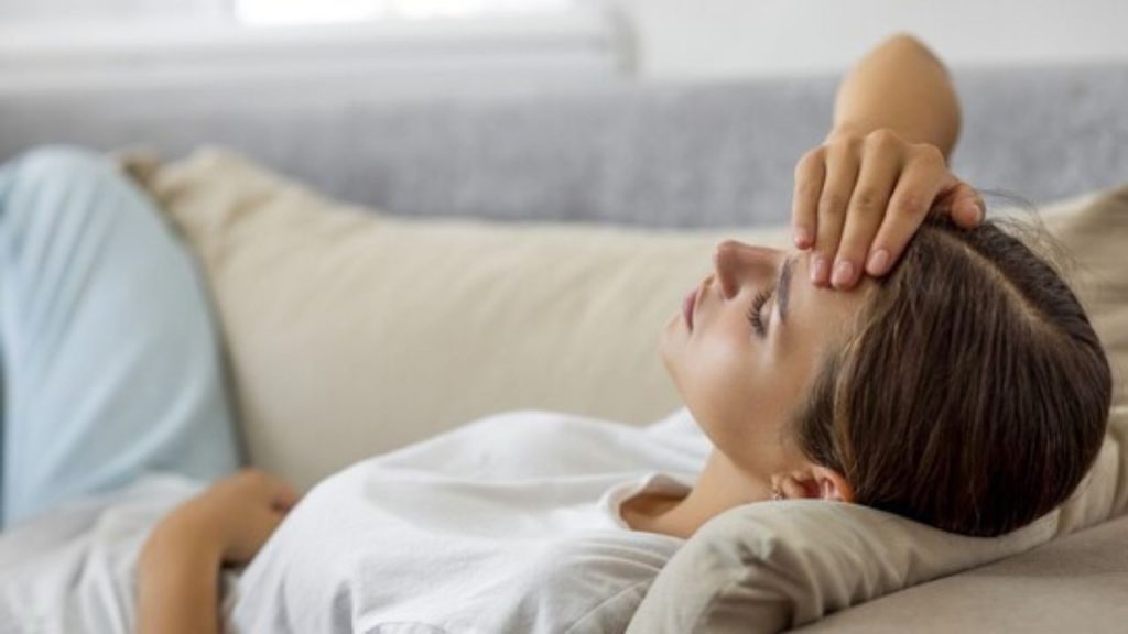   Hemoglobin Deficiency:  क्या थोड़े से चलने में थक जाते हैं आप, तो शरीर में हो सकती है इस चीज की कमी 