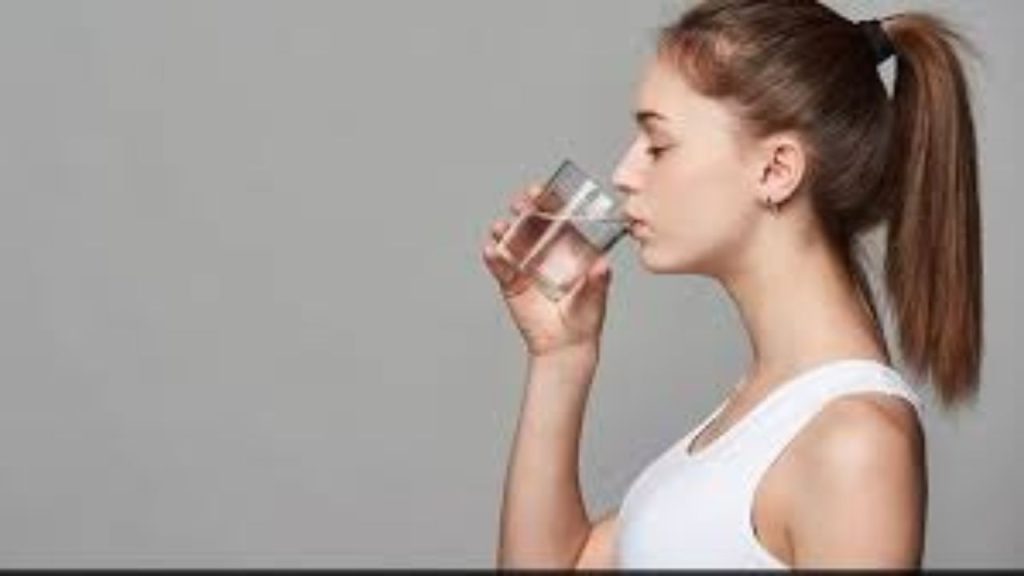   Sehat Ki Baten: ठंड के दिनों में ना हो डिहाइड्रेशन की समस्या , ऐसे रखें ख्याल 