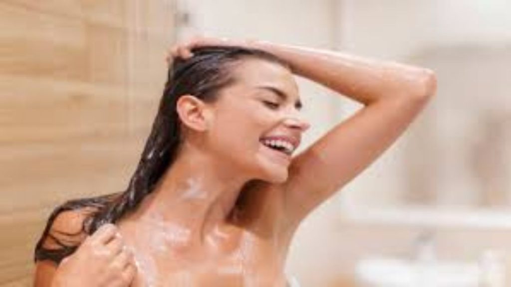 Sehat Ki Baten: सावधान! नहाते समय की गई ये गलती बन सकती है आपके ब्रेन हेमरेज का कारण