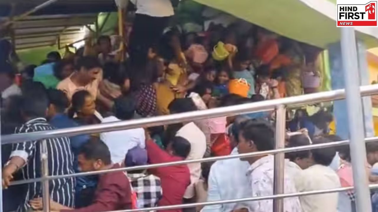 Andhra Pradesh Stampede: वेंकटेश्वर स्वामी मंदिर में भगदड़ से 10 की मौत, कई घायल; पीएम ने जताया दुःख Andhra Pradesh Stampede: वेंकटेश्वर स्वामी मंदिर में भगदड़ से 10 की मौत, कई घायल; पीएम ने जताया दुःख