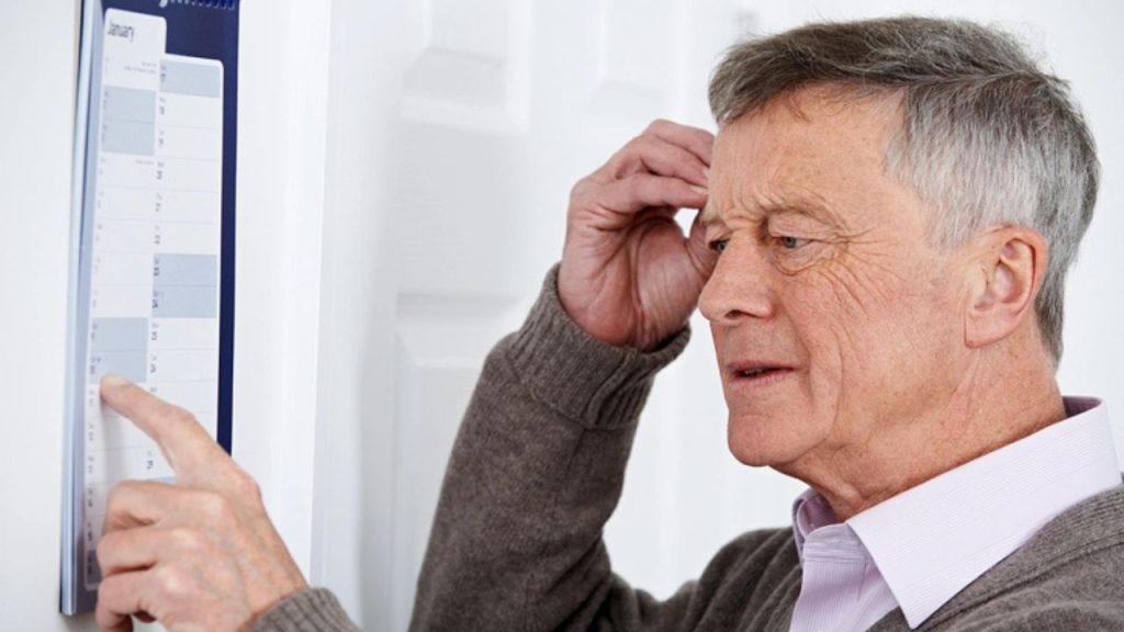 Dementia Symptoms: स्पेलिंग भूलना हो सकता है डिमेंशिया का शुरुआती लक्षण  