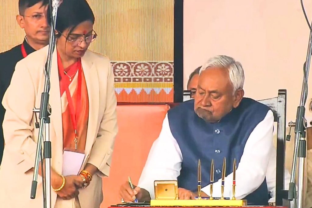 Nitish Cabinet 2025: नीतीश कैबिनेट में विभागों का बंटवारा, सम्राट को गृह और मंगल पांडे को स्वास्थ्य, देखें लिस्ट 