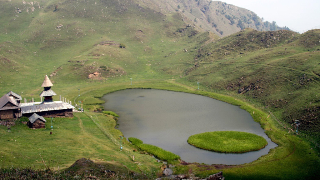 Winter Getaways 2025: 3 दिन की ट्रिप के लिए ये हैं टॉप पाँच बजट-फ्रेंडली हिल स्टेशन  