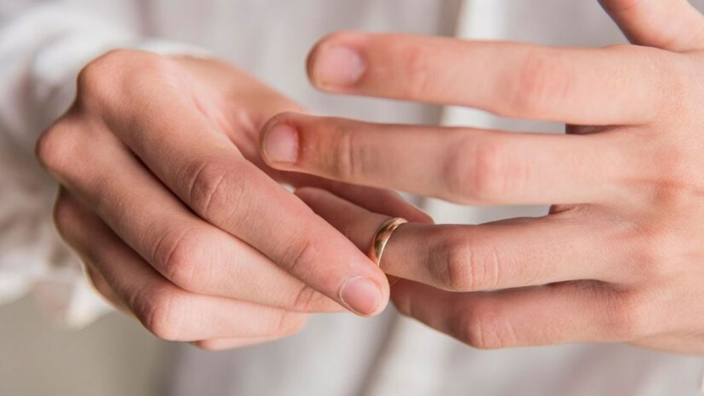 Cooper Ring Astrology: तांबे की सस्ती अंगूठी बदल सकती है आपकी किस्मत , जानिए नियम