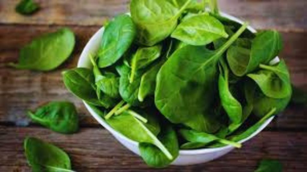 Healthy Lifestyle: सावधान! इन 5  सब्जियों को कच्चा खाना आपको कर देगा बीमार, जानिए वजह