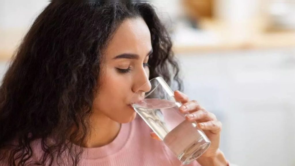   Warm Water Benefits: रोज़ सुबह खाली पेट गर्म पानी पीना आपके लिवर को रखेगा दुरुस्त 