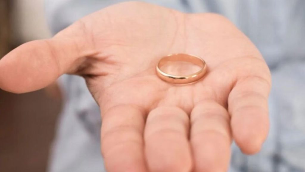 Cooper Ring Astrology: तांबे की सस्ती अंगूठी बदल सकती है आपकी किस्मत , जानिए नियम