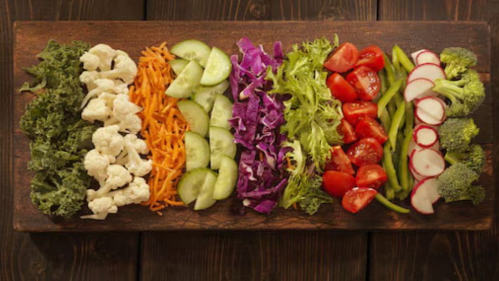   Healthy Lifestyle: सावधान! इन 5  सब्जियों को कच्चा खाना आपको कर देगा बीमार, जानिए वजह