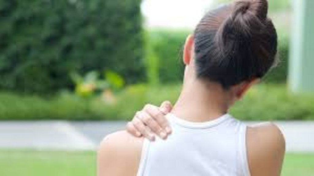  Frozen Shoulder: सर्दियों में क्यों बढ़ जाती है फ्रोजेन शोल्डर की समस्या, महिलाएं होती हैं ज्यादा शिकार 
