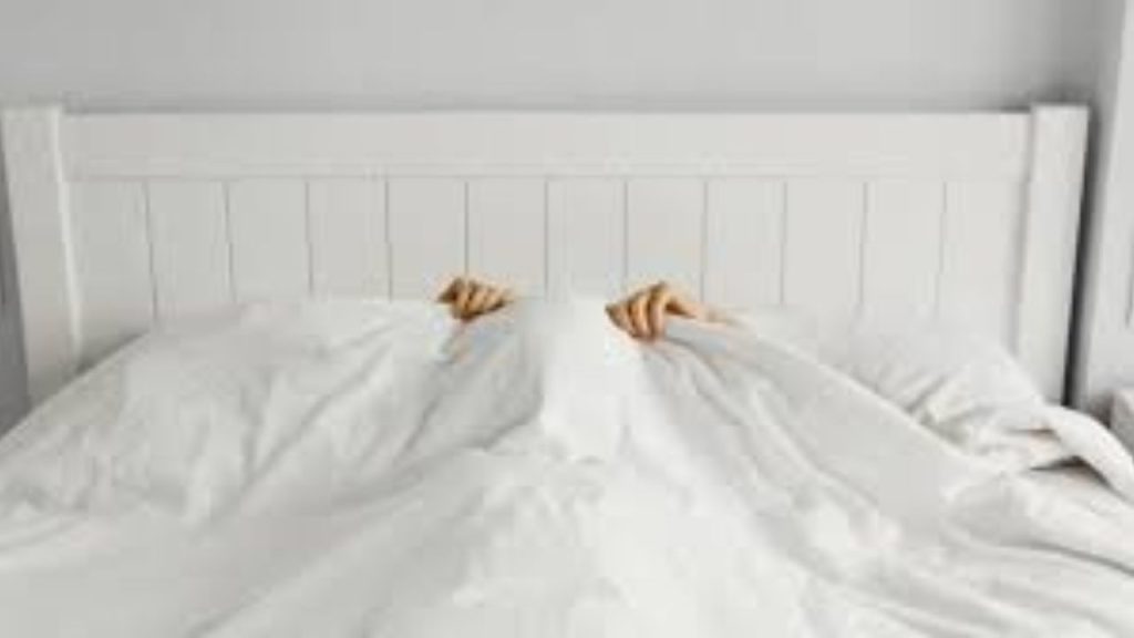  Health Risk: सर्दियों में मुंह ढककर सोते हैं तो हो जाइए सावधान, हो सकती है बड़ी समस्या 