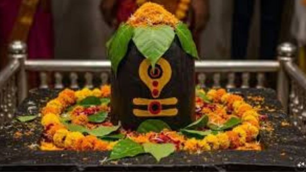 Pradosh Vrat 2025: बुध प्रदोष व्रत में ऐसे करें महादेव की पूजा, ये चीजें चढ़ाने से बढ़ेगा सौभाग्य