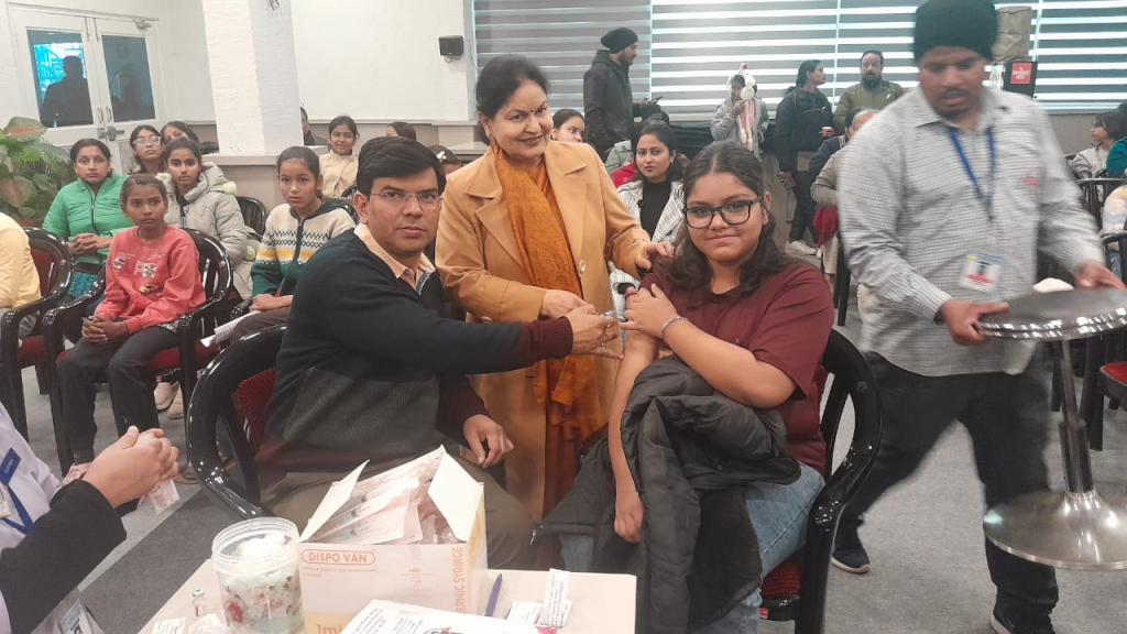 Cervical Cancer Vaccination: लखनऊ में संपन्न हुआ निशुल्क सर्वाइकल कैंसर टीकाकरण शिविर   
